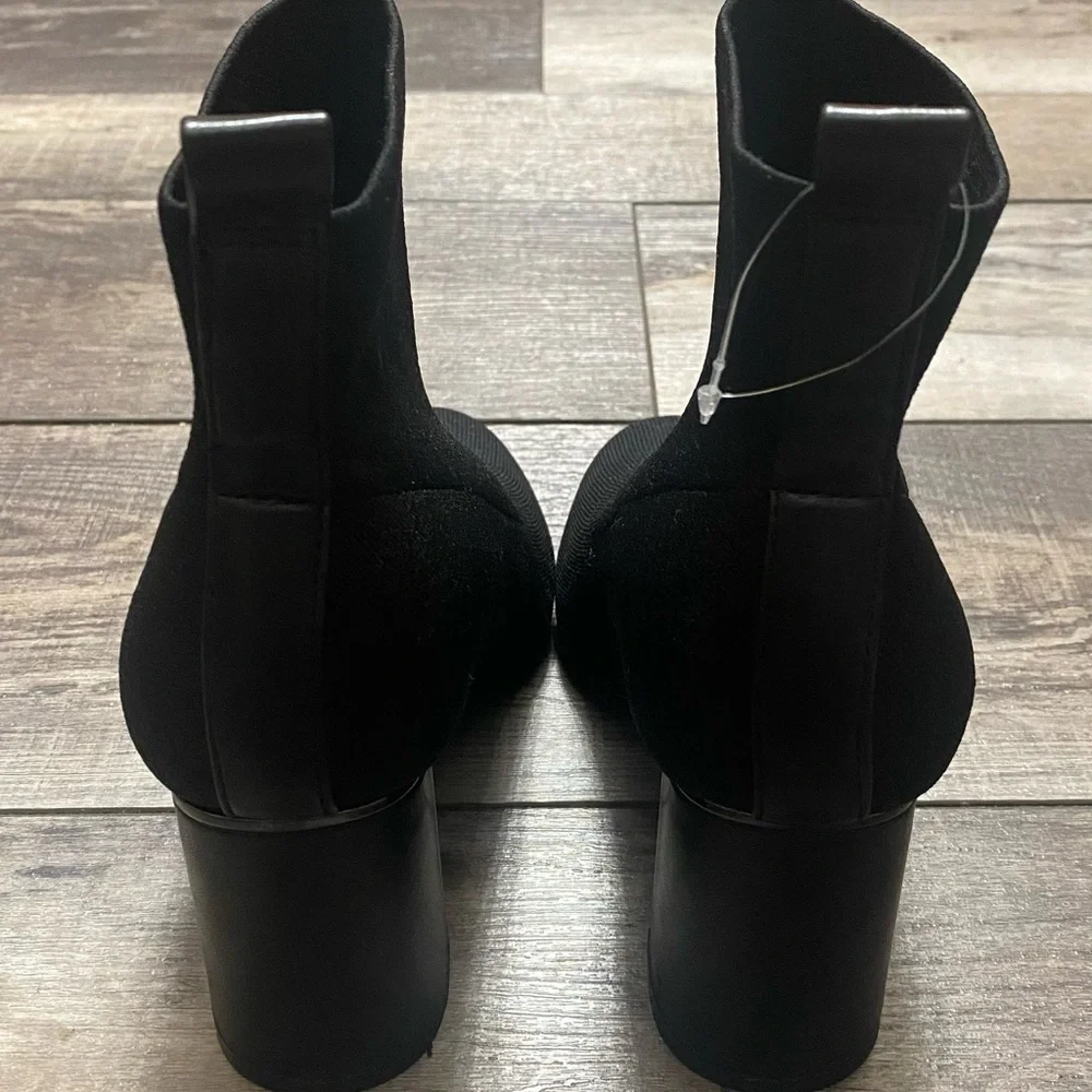 BCBGeneration Black Ankle Booties Stretch Pull On Casual Dressy Event NWOT - Picture 4 of 9